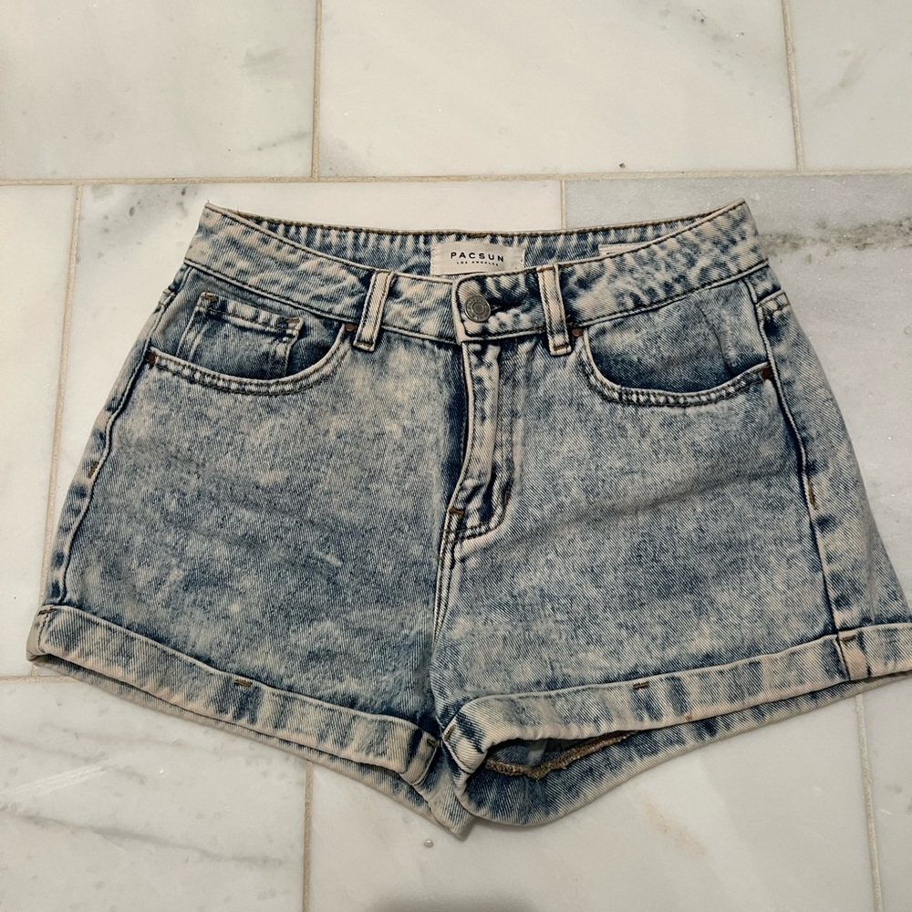 Pacsun light acid washed mom short